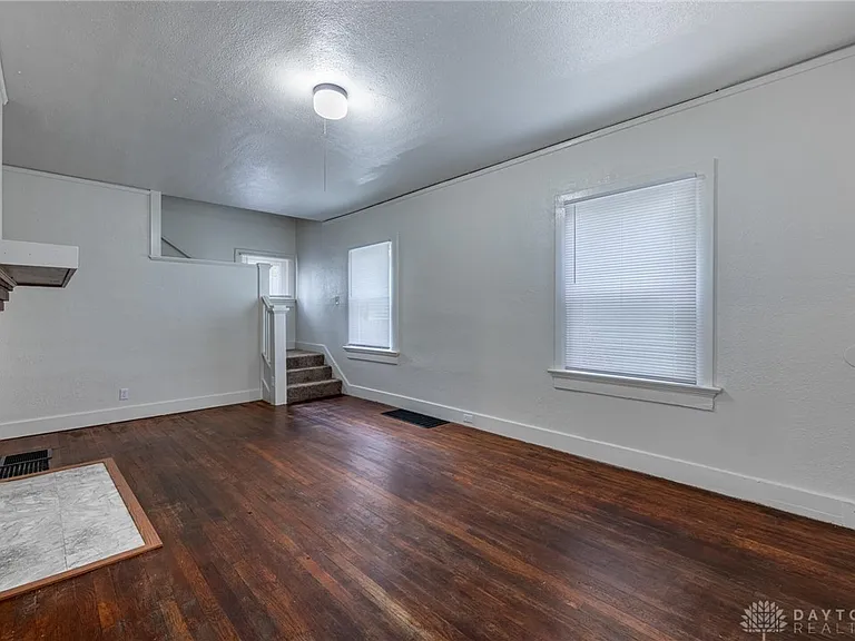 338 Kenwood Ave — Photo 4