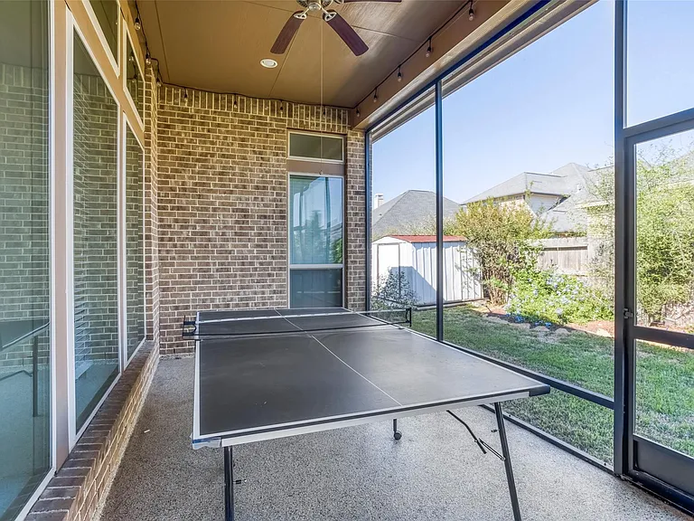 29114 Davenport Dr — Photo 41