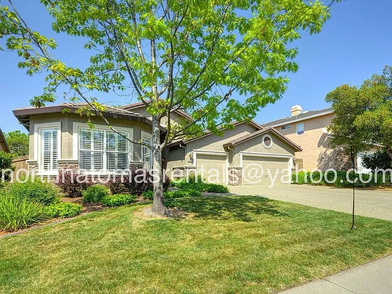 3949 Moraga Dr — Photo 2