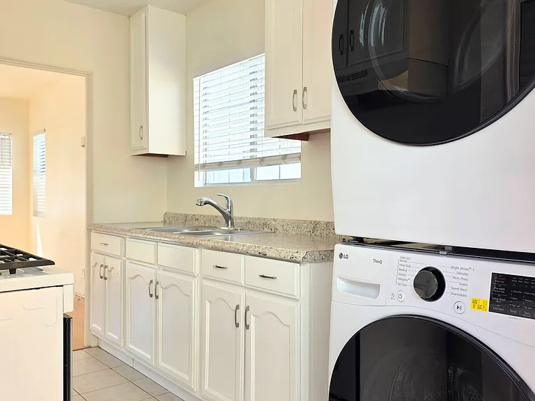 2415 Arizona Ave #2419 — Photo 4
