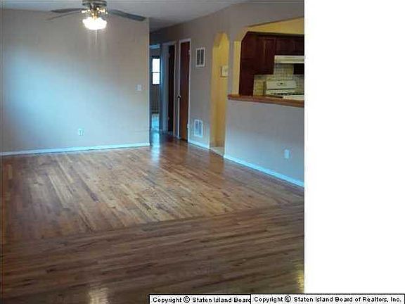 5th image of 139 Tallman St