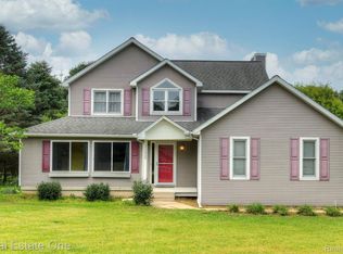 10828 Home Shore Dr, Pinckney, MI