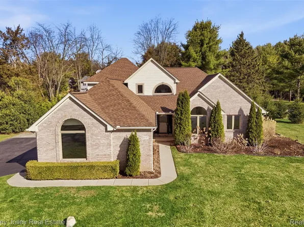 3597 Habitat Trl, Pinckney, MI 48169