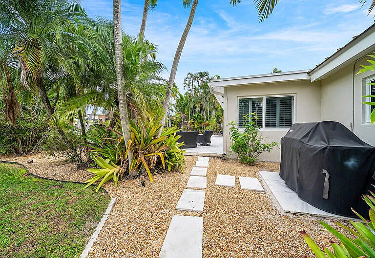 1733 Coral Gardens Dr — Photo 42