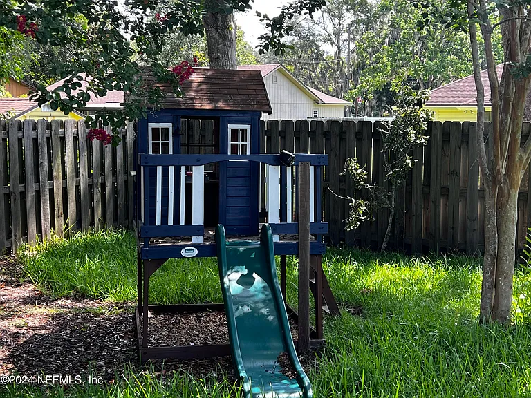 6137 Island Forest Dr — Photo 11
