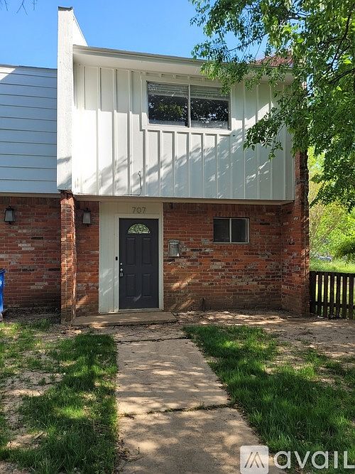 1st image of 703 W Tyler St