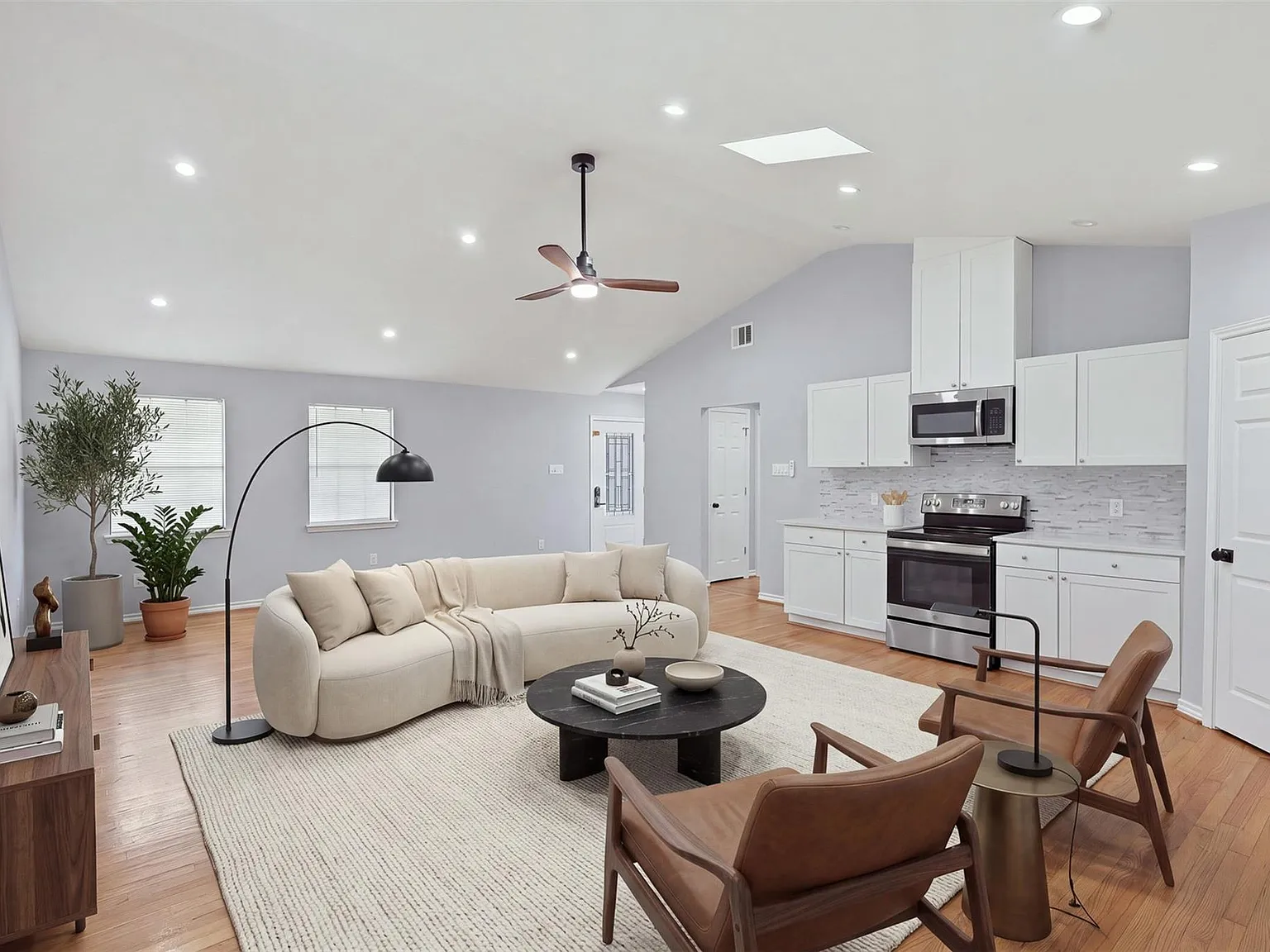3 bed, 2.0 bath, 1288 sqft, $1,775 — Photo 2