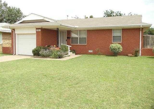 1st image of 921 Holoway Dr