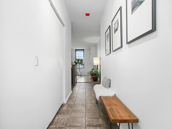 5th image of 330 N Jefferson St APT 1805