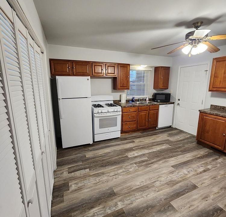 1st image of 3288 Ashland St #3288