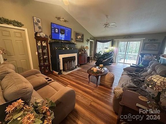 2nd image of 4094 Oak Hollow Dr