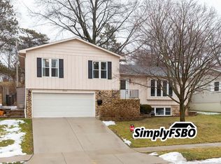 3226 45th St, Moline, IL 61265