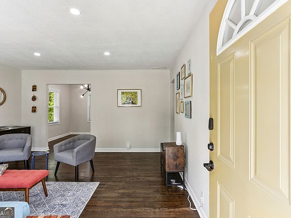 2nd image of 1767 Lynn Ln