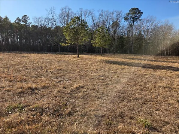 4 Sandy Hill Rd, Courtland, VA 23837