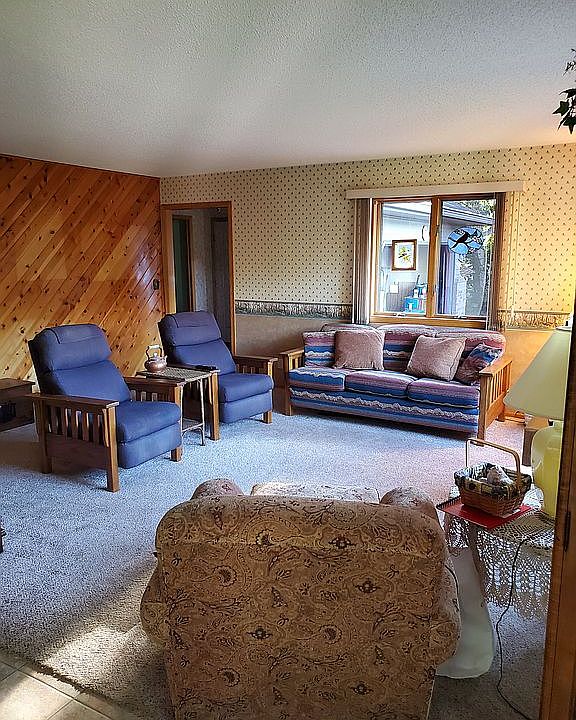 Main level living room