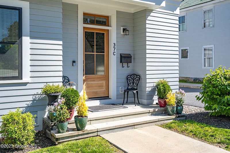 4th image of 37 White Street #C