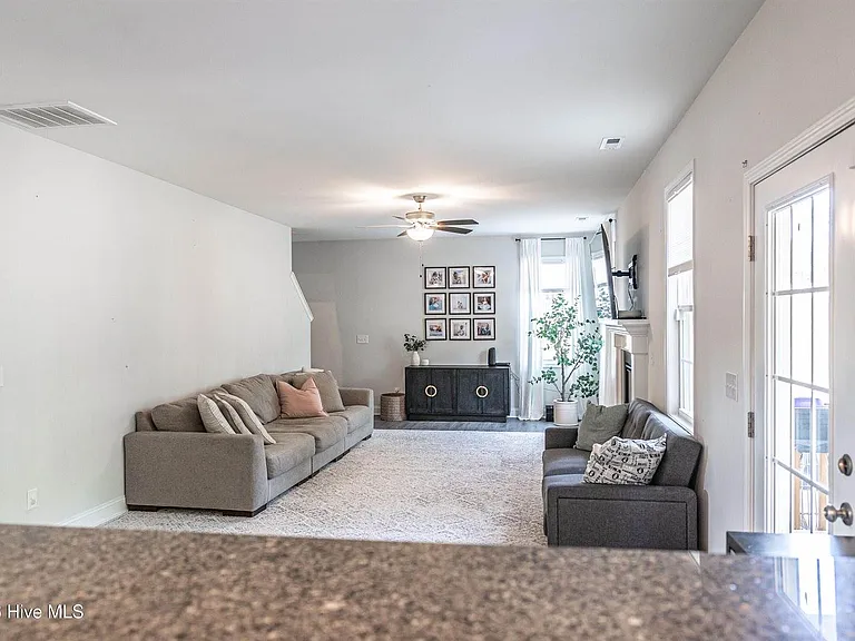 104 Sierra Dr — Photo 12