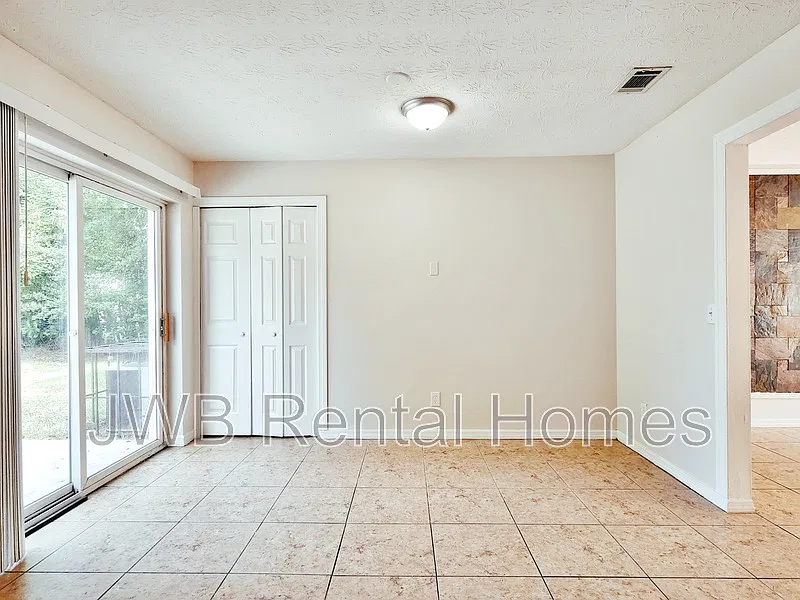 Cedar Hills — Photo 4