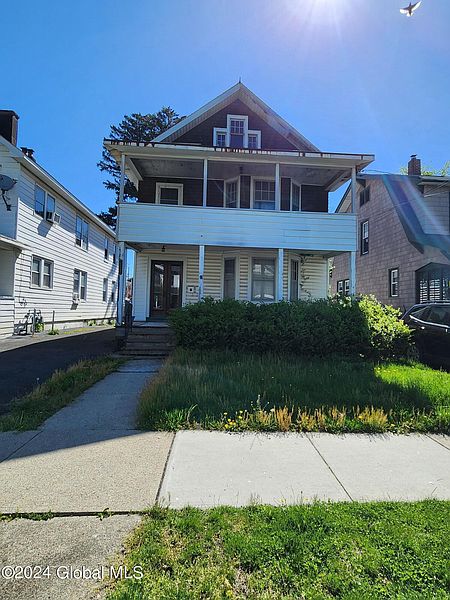 3rd image of 22B Forest Avenue