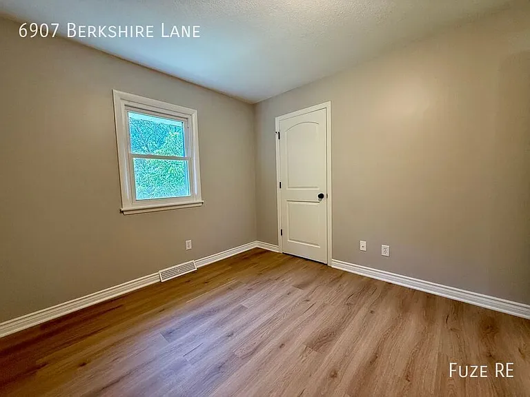 6907 Berkshire Ln — Photo 17
