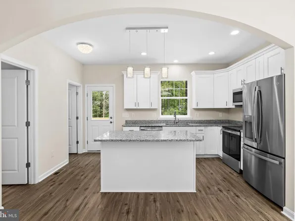 113 Laurel Ln, Colonial Beach, VA 22443