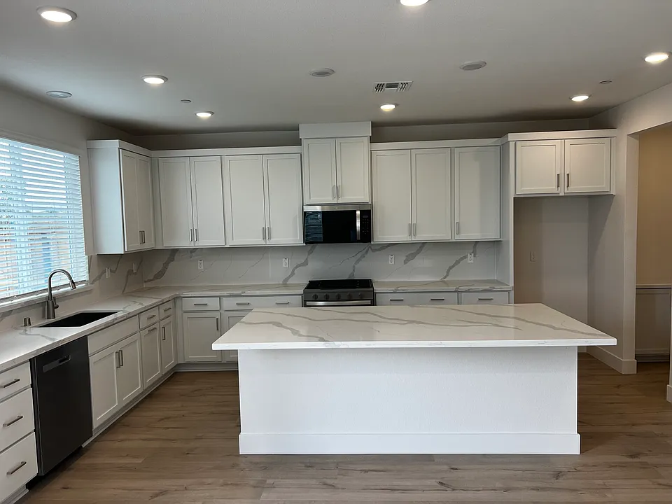 1262 N Puccini Way