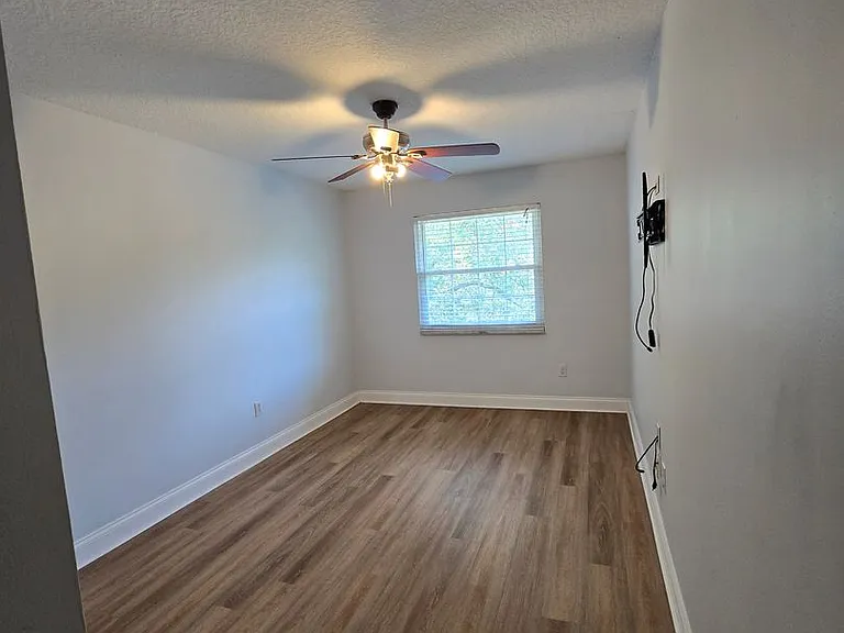 612 E Church St — Photo 25