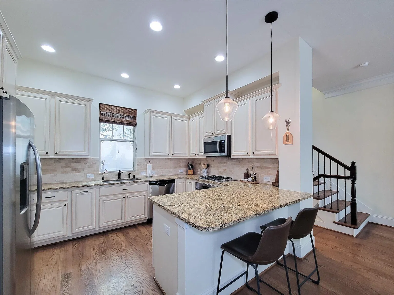 3 bed, 2.5 bath, $3,200 — Photo 3