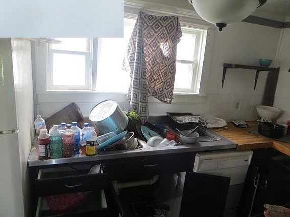 4th image of 310 David St