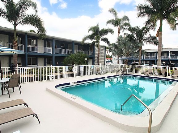 4th image of 3001 Bee Ridge Rd #201