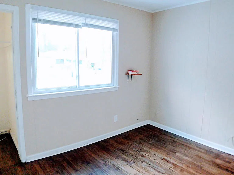 21203 Helle Ave — Photo 6