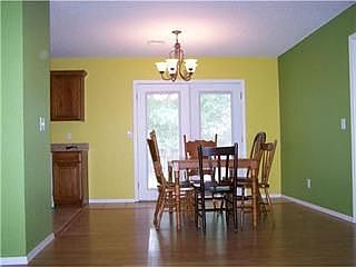 4th image of 3406 N East Dr