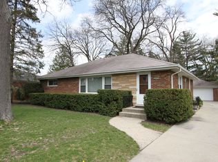 917 Shermer Rd, Glenview, IL 60025