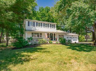 8 Pine Stump Rd, Albany, NY 12205