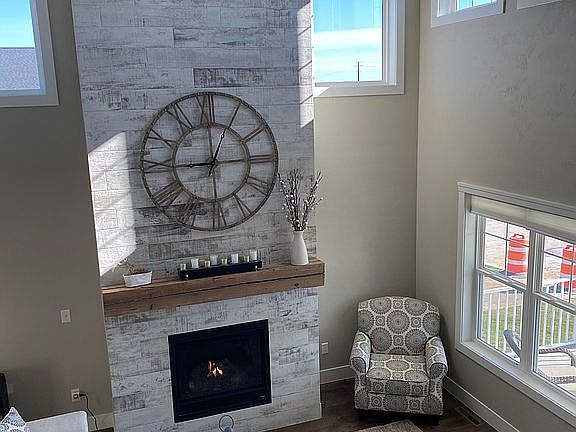 Living room gas fireplace 