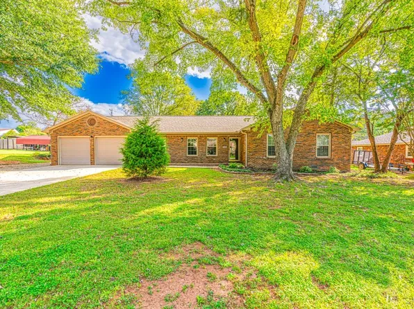 2208 Edwards Ave, Muscle Shoals, AL 35661