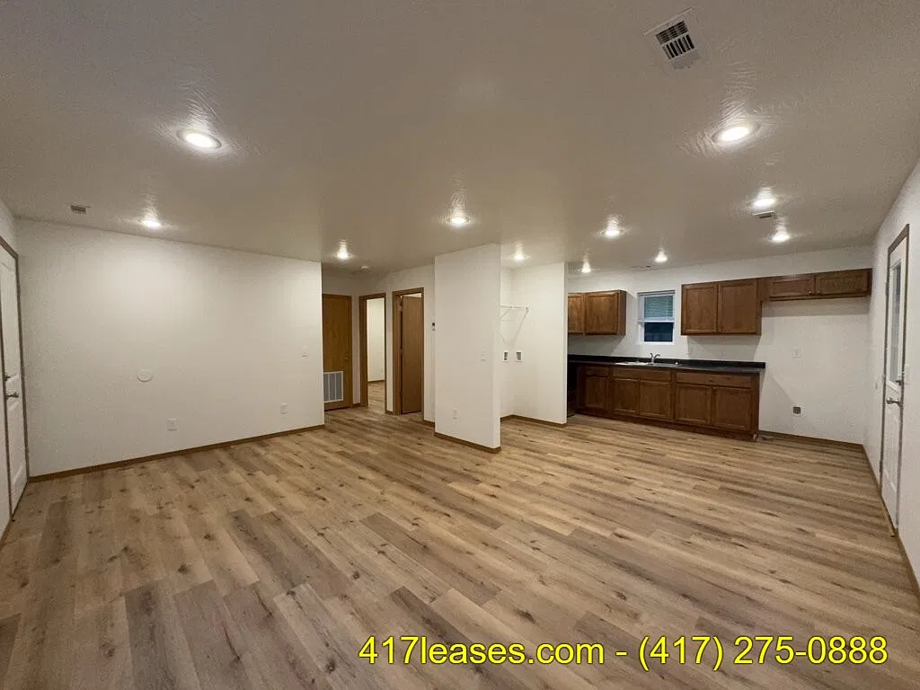 2 bed, 768 sqft, $1,100 — Photo 2