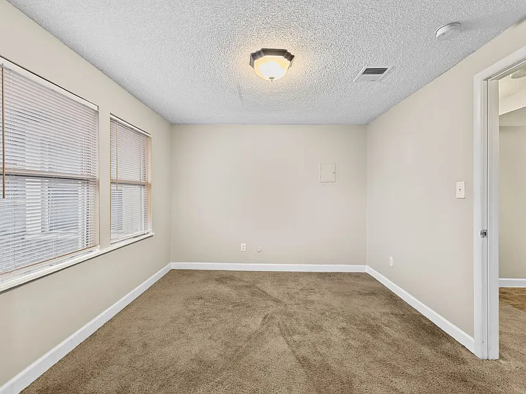 Balsam Avenue Apartments - The Courts — Photo 37