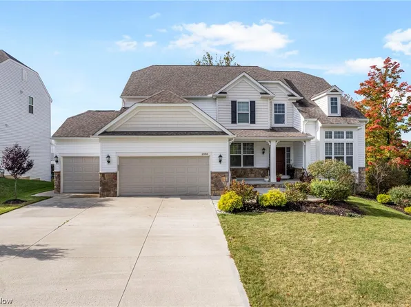2086 Meadowood Blvd, Twinsburg, OH 44087