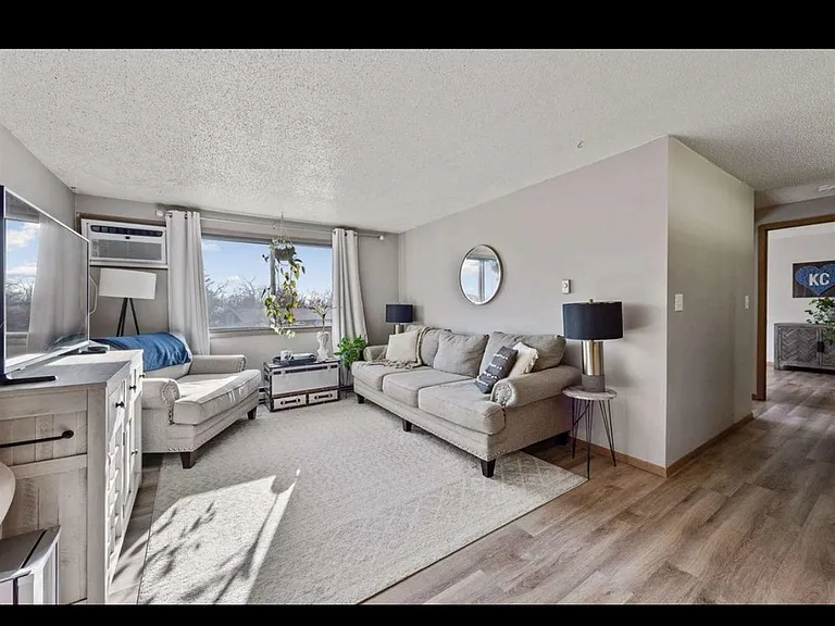 806 Benton Dr #3 — Photo 1