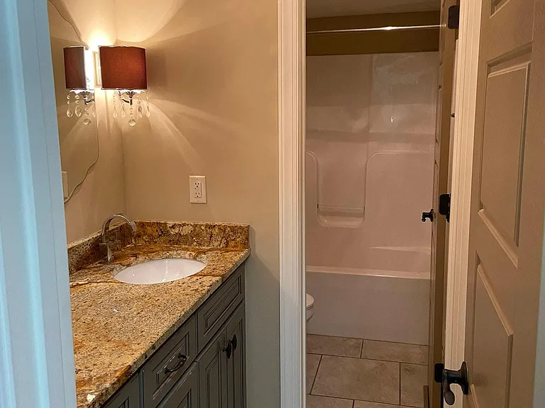 909 Avon Pl — Photo 14