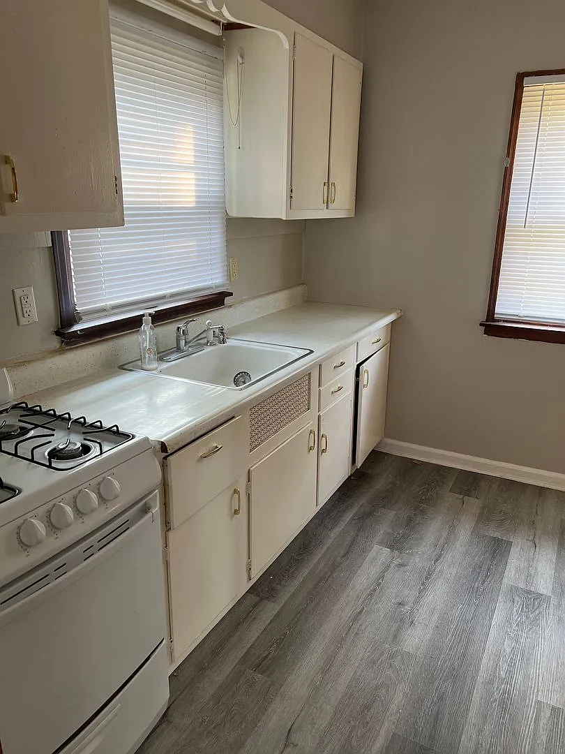 3328 Blackstone Ave — Photo 4