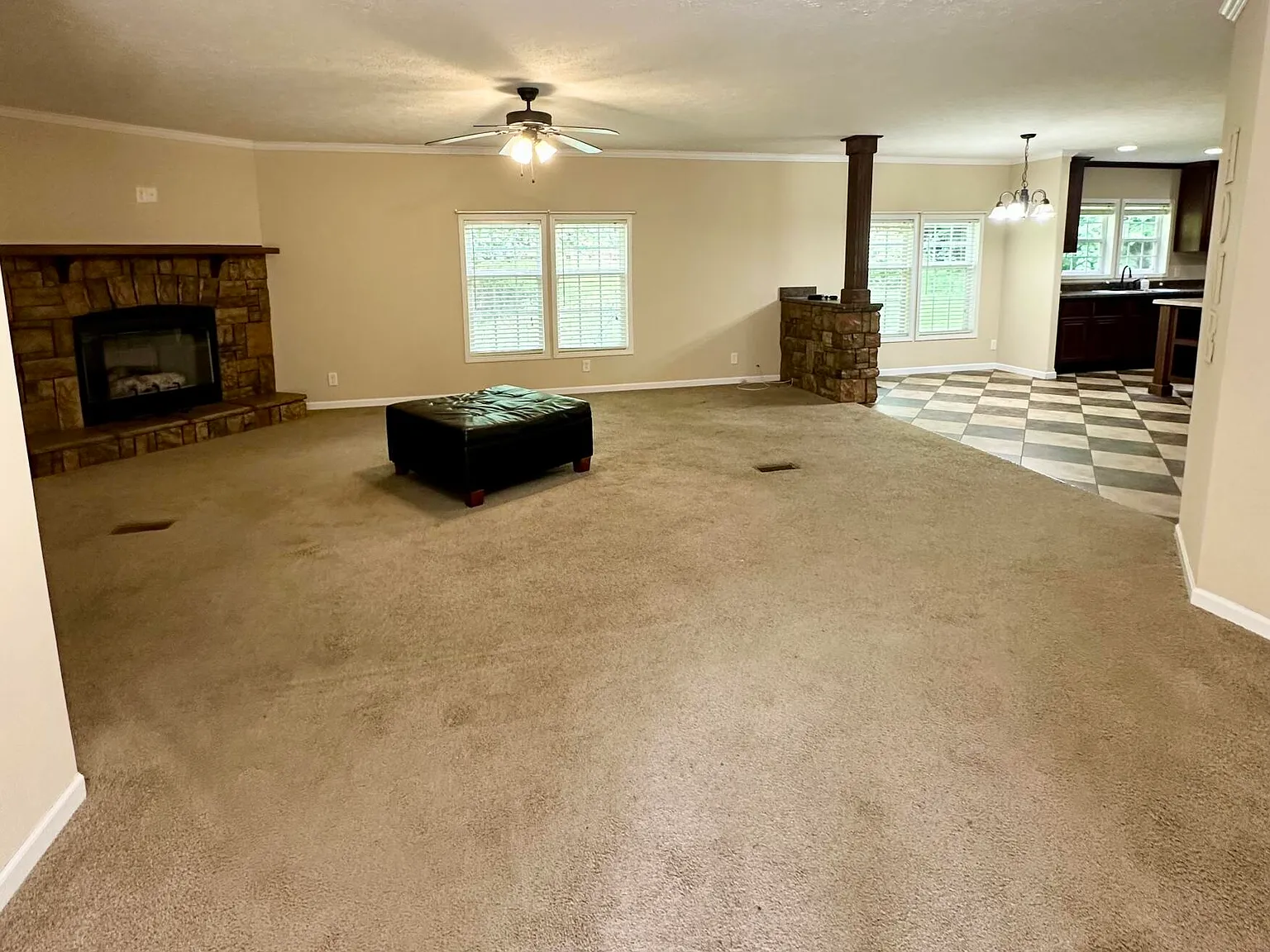3 bed, 2.0 bath, 2304 sqft, $1,200 — Photo 2