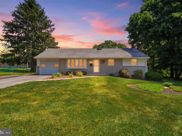 525 Hengst Ct, Hellam, PA 17406