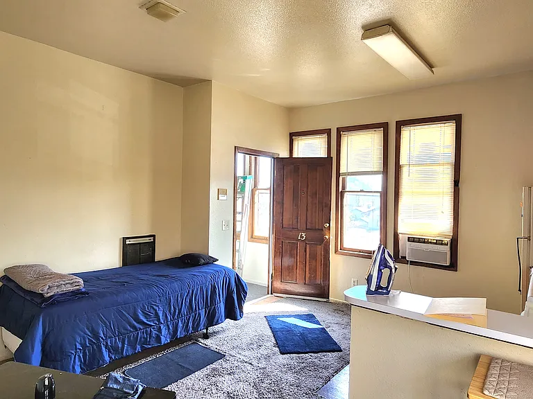 1561 N Van Ness Ave #13 — Photo 5