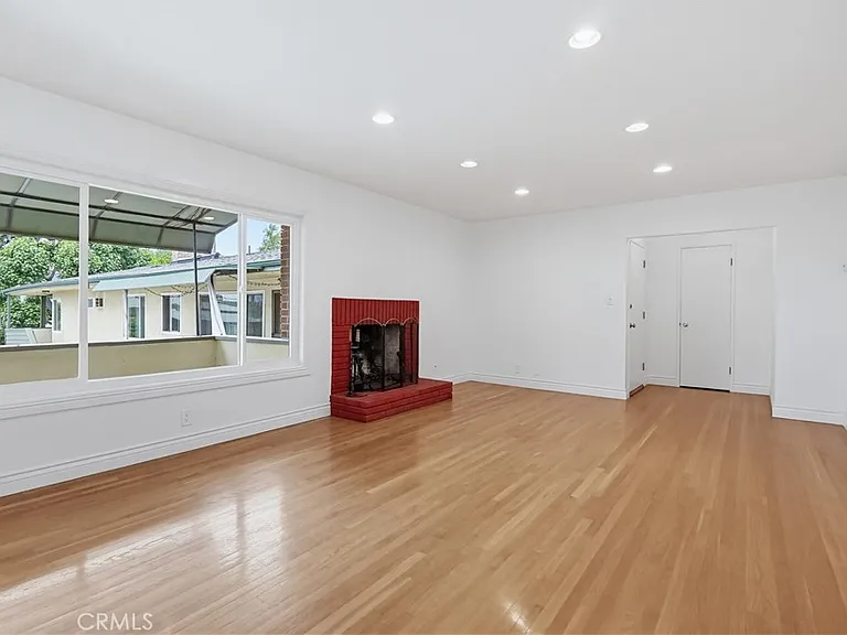 312 Raymondale Dr — Photo 6