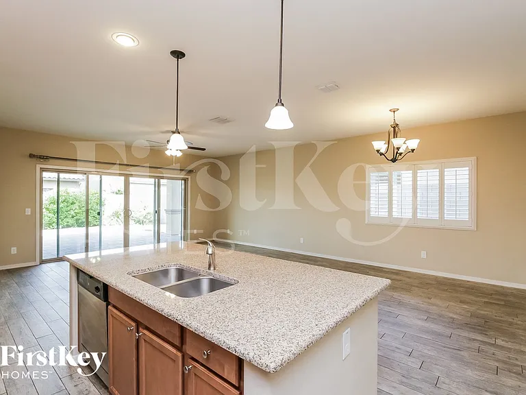 376 W Flame Tree Ave — Photo 5