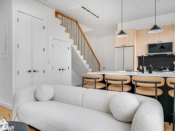 5th image of 11-14 35th Ave #721