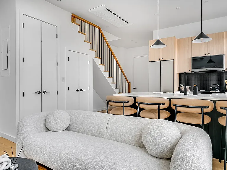11-14 35th Ave #721 — Photo 5