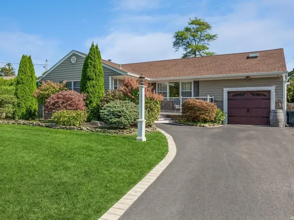 13 Colonial Lane, Bellport Village, NY 11713